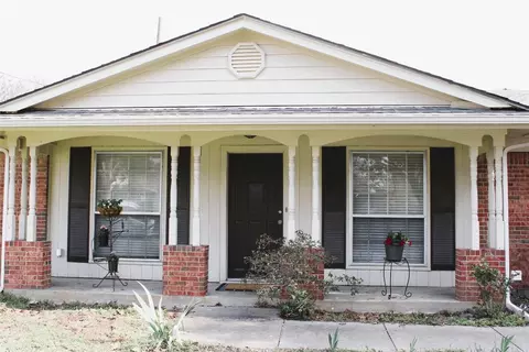 605 Lewis Dr, Hurst, TX 76054