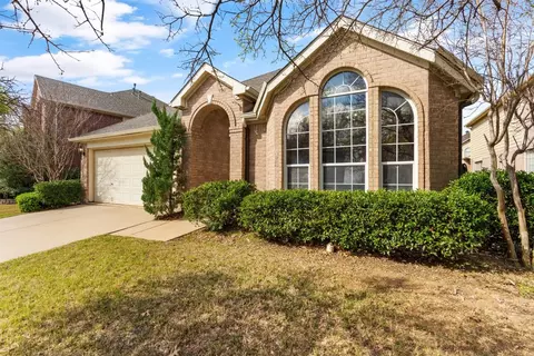 5775 Walnut Creek Dr, Fort Worth, TX 76137