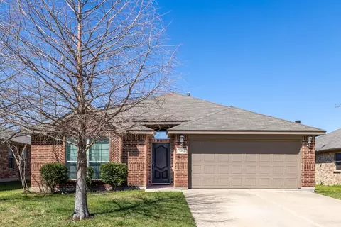 420 Brookhollow Ln, Saginaw, TX 76131