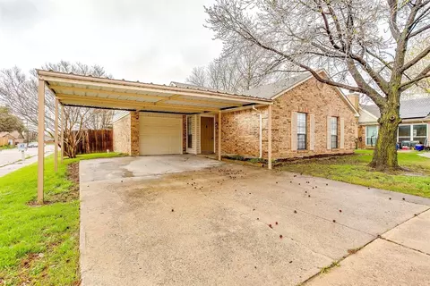 6717 Dandelion Dr, Fort Worth, TX 76137