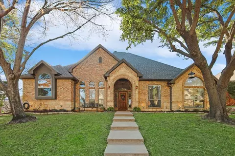 8201 Fenwick Dr, North Richland Hills, TX 76182