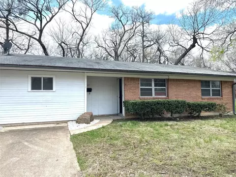 327 10th St NE, Paris, TX 75460