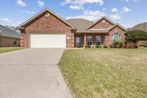2228 N Village Dr, Bonham, TX 75418