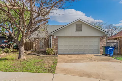 2152 Sunstone Dr, Carrollton, TX 75006