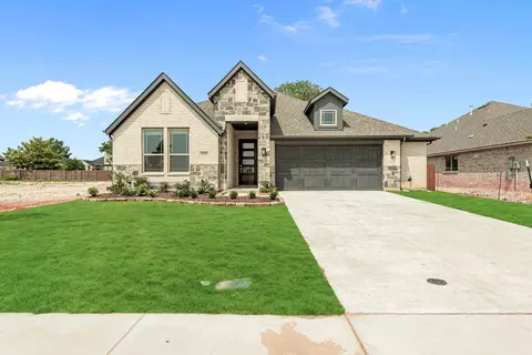1121 Cardinal Dr, Midlothian, TX 76065
