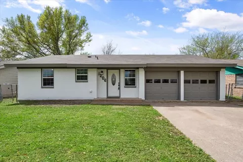1206 S Benton St, Corsicana, TX 75110