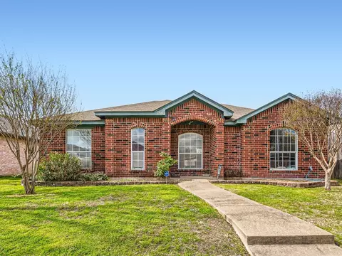 2817 Hidden Springs Dr, Mesquite, TX 75181