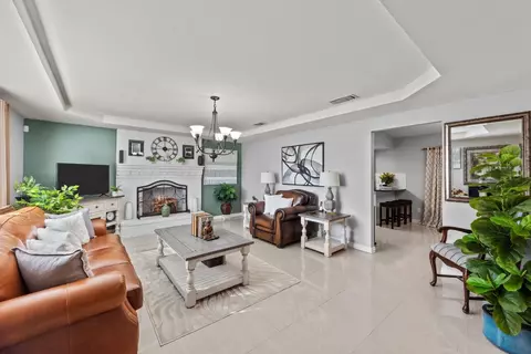 811 Ladner Ln, Desoto, TX 75115