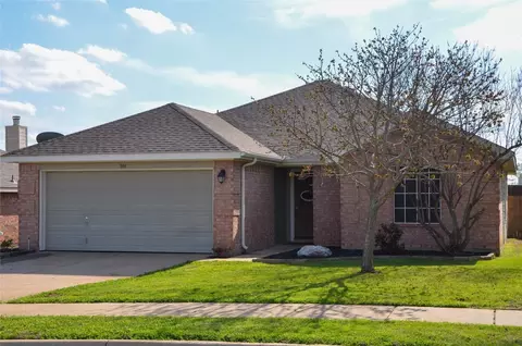 809 Edgehill Rd, Burleson, TX 76028