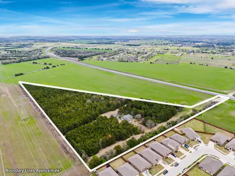 499 E Reindeer Rd, Lancaster, TX 75146