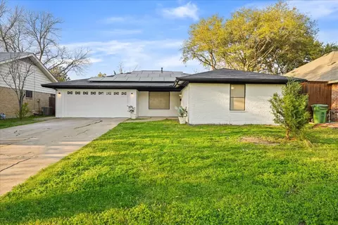 2825 Lawrence St, Irving, TX 75061