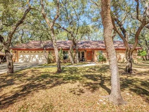 808 Hillcrest Dr, Brownwood, TX 76801
