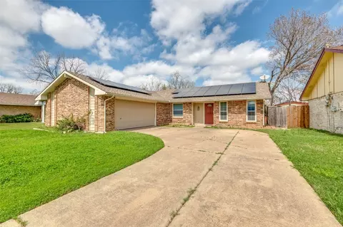 422 Oak Ridge Pl, Grand Prairie, TX 75052