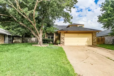 2203 Villanova St, Arlington, TX 76018