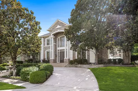 17405 Woods Edge Dr, Dallas, TX 75287