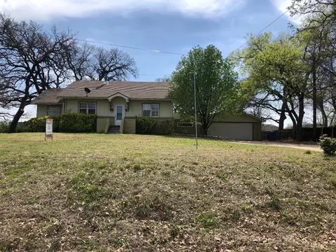 2612 W Walker St, Denison, TX 75020