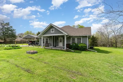 908 N Main St, Kemp, TX 75143