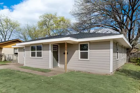 805 Tuskegee St, Grand Prairie, TX 75051