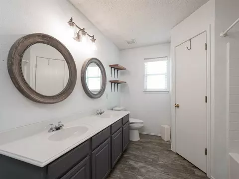 Bath - 412 Preston Dr, Cleburne, TX 76033 photo 2 of 2