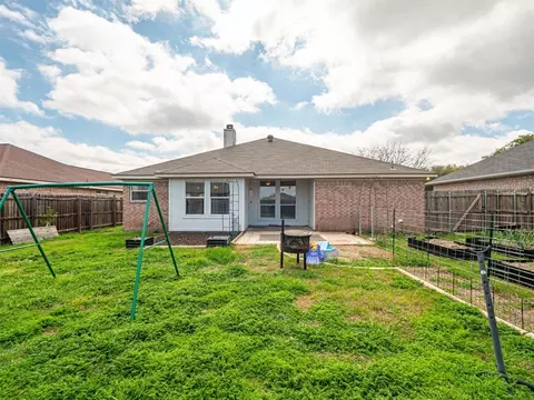 Exterior - 412 Preston Dr, Cleburne, TX 76033 photo 4 of 4