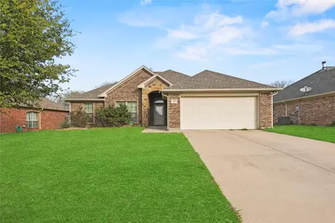 801 Brandt St, Grandview, TX 76050
