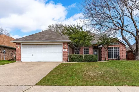 1094 Springwood Dr, Saginaw, TX 76179