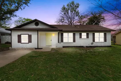 805 E Bovell St, Crowley, TX 76036
