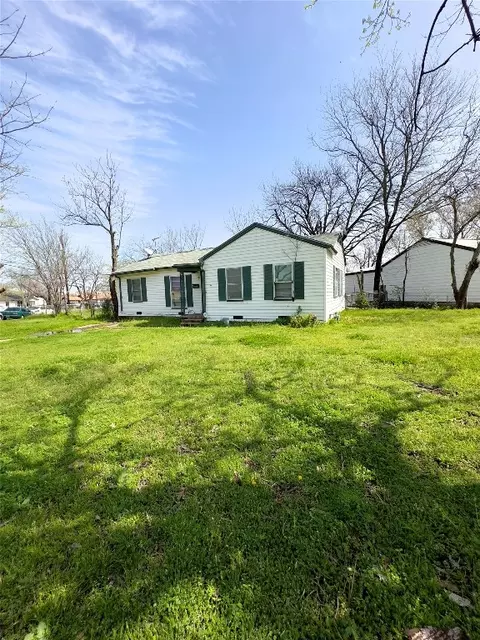 418 NE 37th St, Grand Prairie, TX 75050