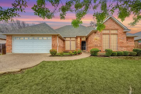 2408 Peach Blossom Ct, Bedford, TX 76021