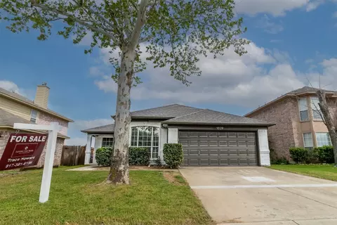 1029 Grand Central Pkwy, Saginaw, TX 76131