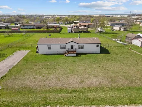 12421 Wildflower Ln, Justin, TX 76247