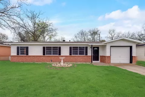 724 Greenway Dr, Hurst, TX 76053