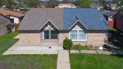 652 Stonehenge Dr, Grand Prairie, TX 75052