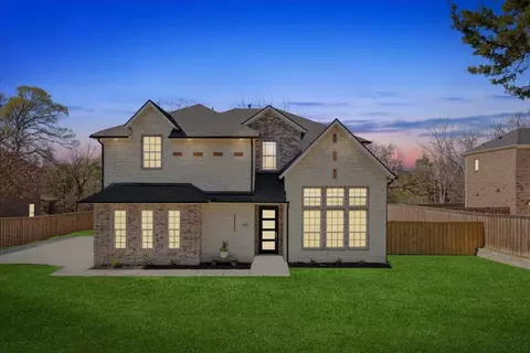 1645 Carriage Creek Dr, Desoto, TX 75115