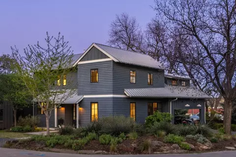 9402 Peninsula Dr, Dallas, TX 75218