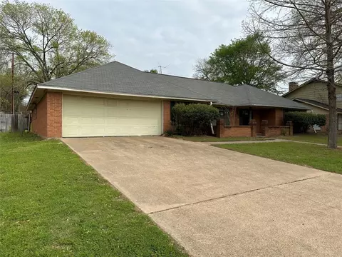 110 Guadalupe Dr, Athens, TX 75751