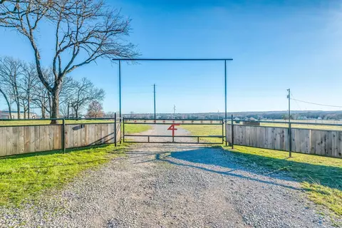 327 Kennel Rd, Springtown, TX 76082