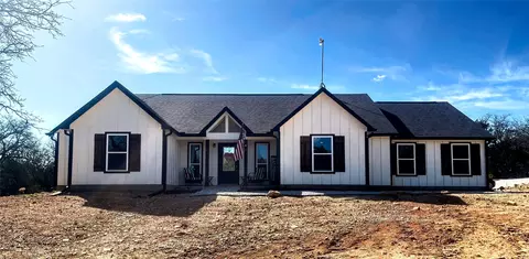 130 Wooded Acres Dr, Mineral Wells, TX 76067