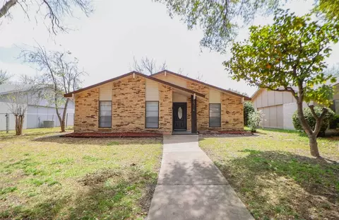 2714 Clover Valley Dr, Garland, TX 75043