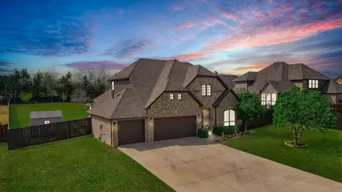 218 W North Creek Dr, Sherman, TX 75092