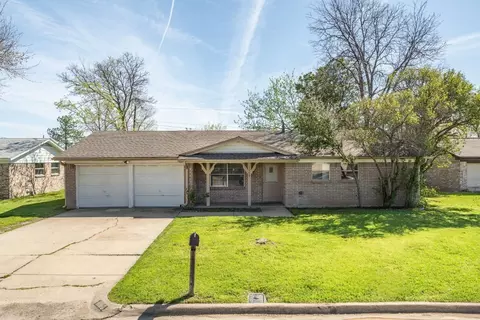 1109 David Dr, Euless, TX 76040