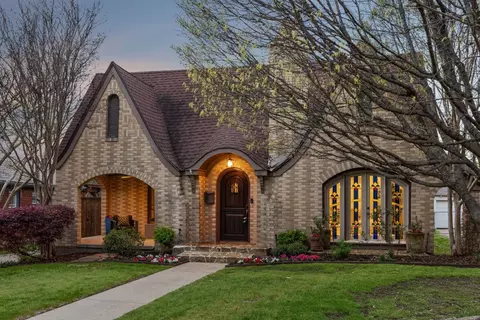 823 Clermont Ave, Dallas, TX 75223
