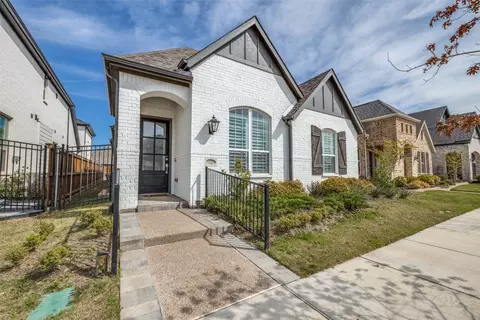 1803 Coopers Hawk Dr, Arlington, TX 76005
