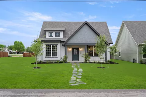 208 W 6th St, Justin, TX 76247
