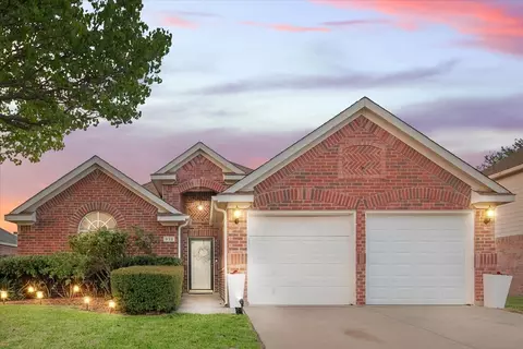 932 Darbytown Rd, Grand Prairie, TX 75052
