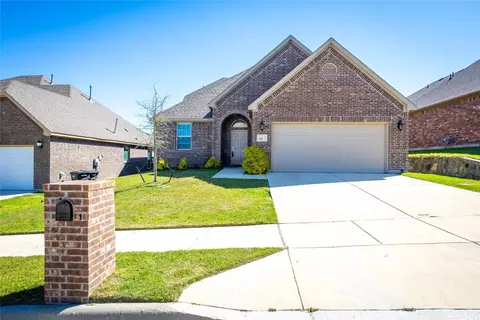 221 Flower Ridge Dr, Fort Worth, TX 76108