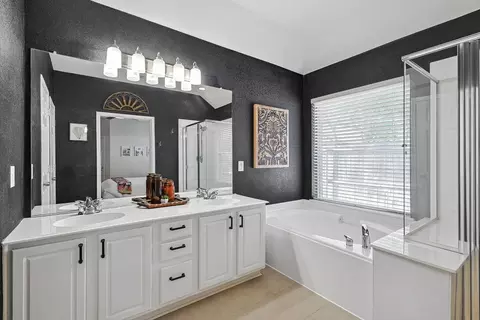 3945 Glenwyck Dr, North Richland Hills, TX 76180