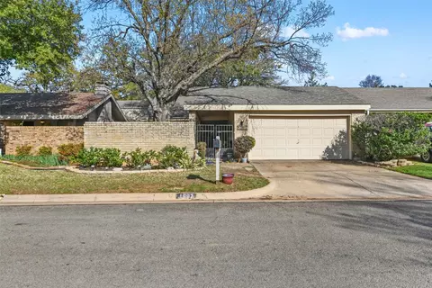 1607 Grandview Dr, Arlington, TX 76012