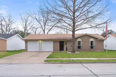 1904 Robinson St, Irving, TX 75060