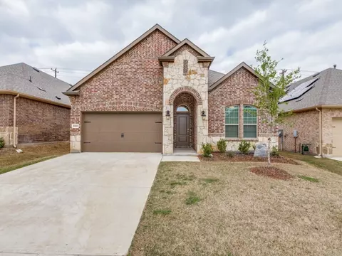 3325 Brady Starr Dr, Aubrey, TX 76227